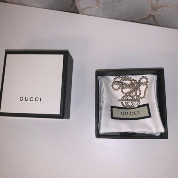 Authentic Gucci GG Double G Bar Toggle Necklace - Picture 5 of 11